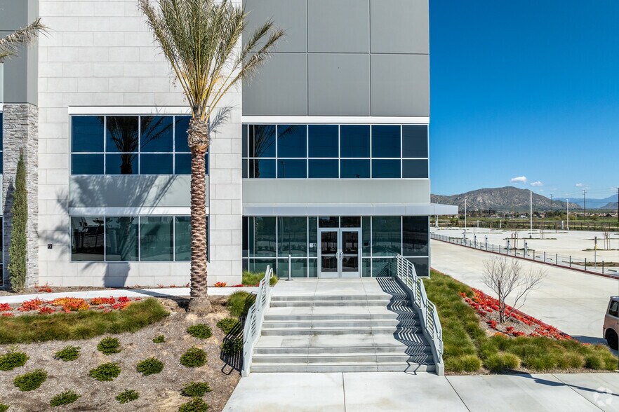 More Photos Of 450 E Rider St, Perris Distribution For Lease