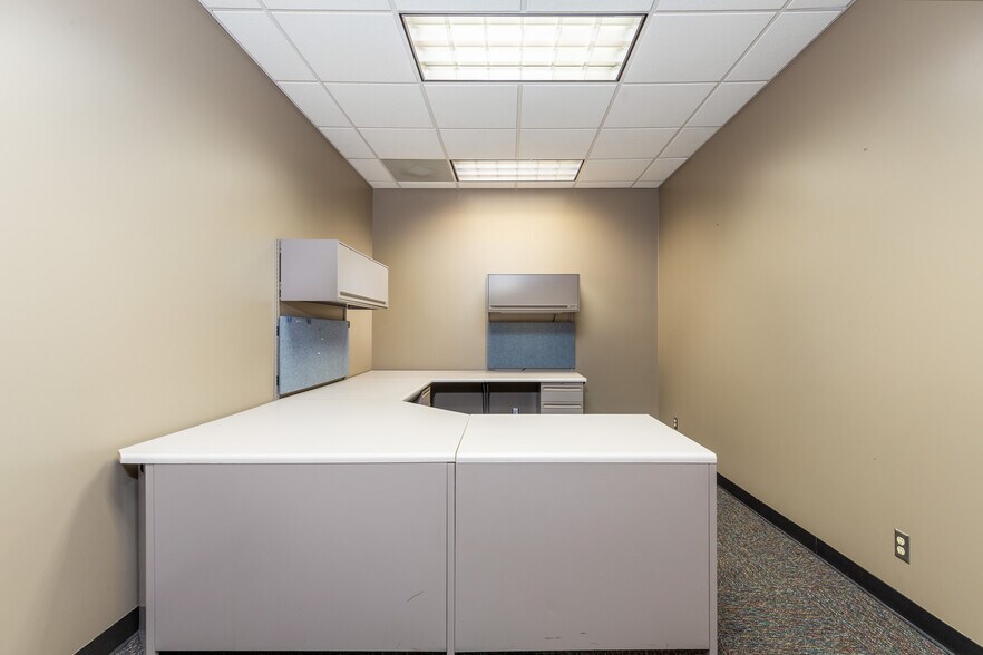 More Photos Of 212 S Main St, Grove Office For Sale