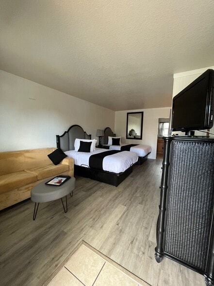 More Photos Of 14711 Gulf Blvd, Madeira Beach Hotel For Sale