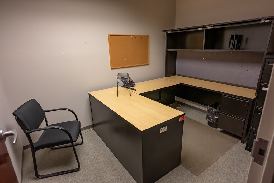 More Photos Of 320 Bilmar Dr, Pittsburgh Office For Sale
