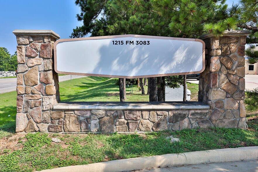 More Photos Of 1209-1215 N FM 3083 Rd E, Conroe Warehouse For Lease