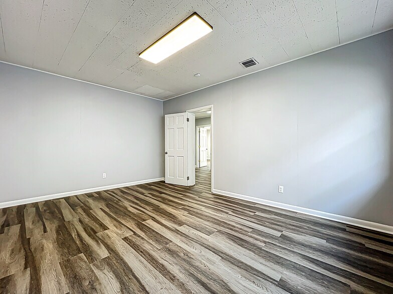More Photos Of 1976 W Fairbanks Ave, Winter Park General Retail For Sale