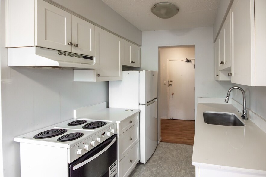 More Photos Of 2065 Triumph St, Vancouver Apartments For Sale