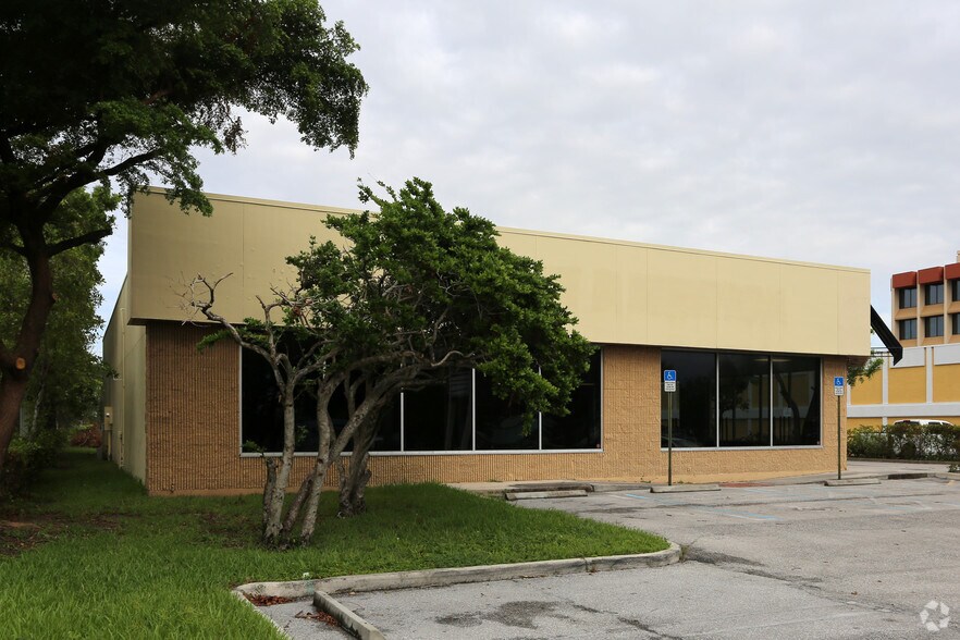 More Photos Of 2021 Palm Beach Lakes Blvd, West Palm Beach Freestanding For Sale