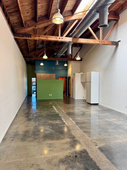 More Photos Of 333 Main St, El Segundo Storefront For Lease