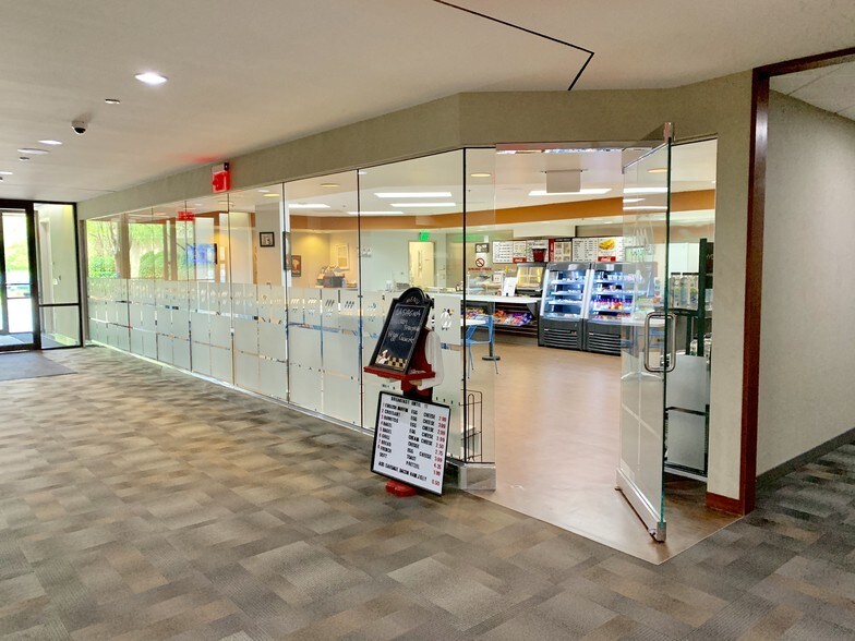 More Photos Of 900 Wilshire Dr, Troy Office For Lease