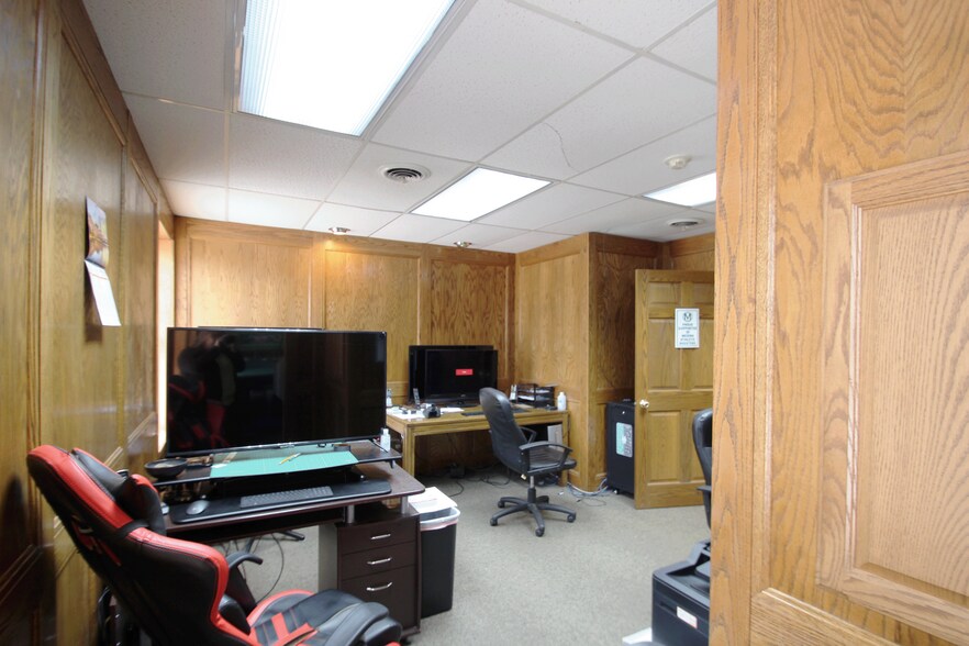 More Photos Of 799 N Court St, Medina Office For Lease