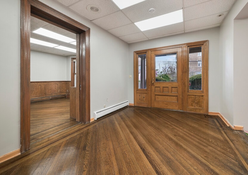 More Photos Of 295 Montgomery St, Bloomfield Office For Lease