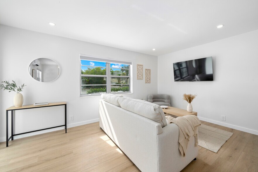 More Photos Of 525 N Federal Hwy, Lake Worth Beach Multifamily For Sale