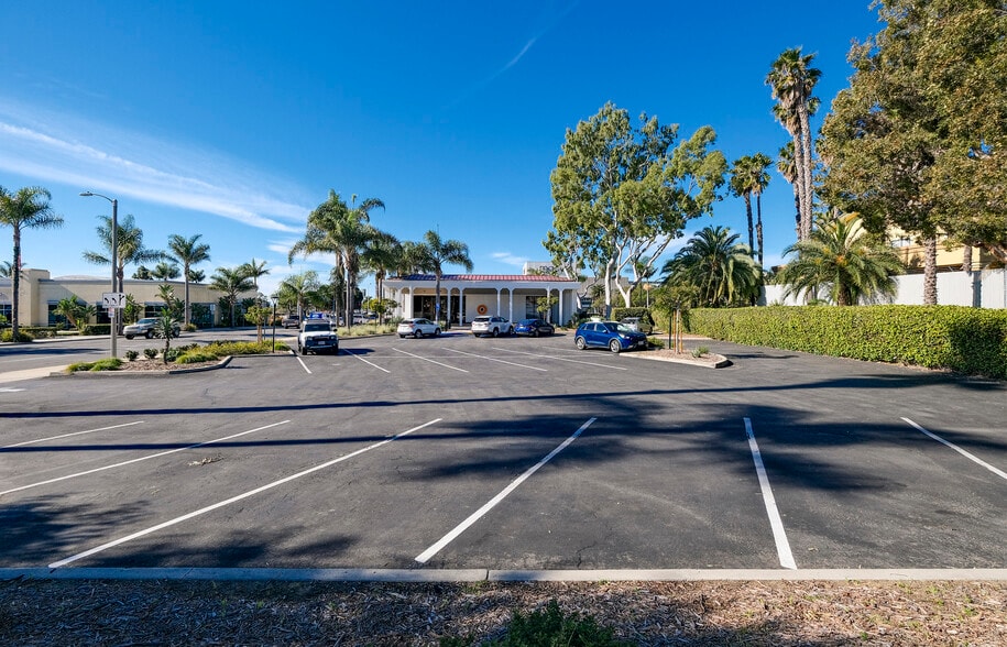 More Photos Of 472 S Mills Rd, Ventura Bank For Sale