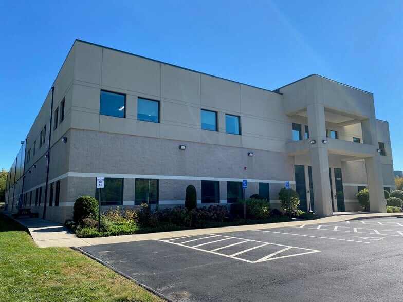 More Photos Of 1275 Park East Dr, Woonsocket Light Distribution For Lease