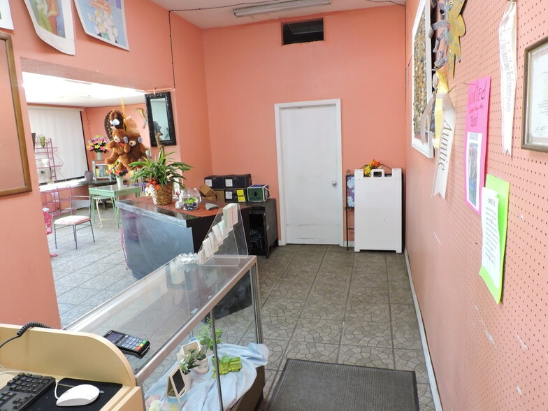 More Photos Of 2504 Main St, Jacksonville Freestanding For Sale