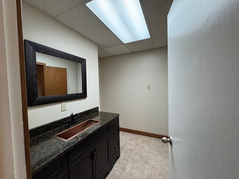 More Photos Of 5126-5130 Blazer Memorial Pky, Dublin Office For Lease