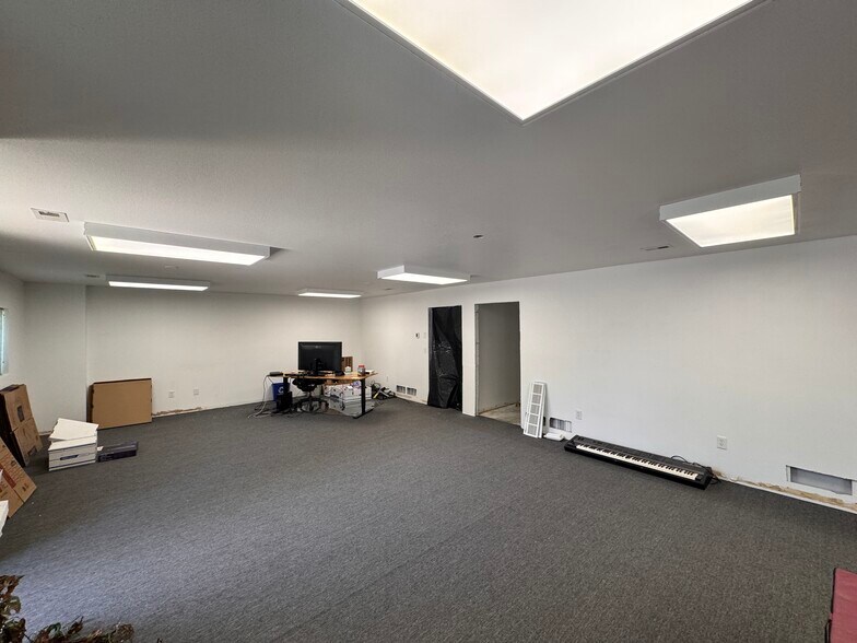 More Photos Of 1319-1399 S Garfield Ave, Loveland Light Distribution For Sale