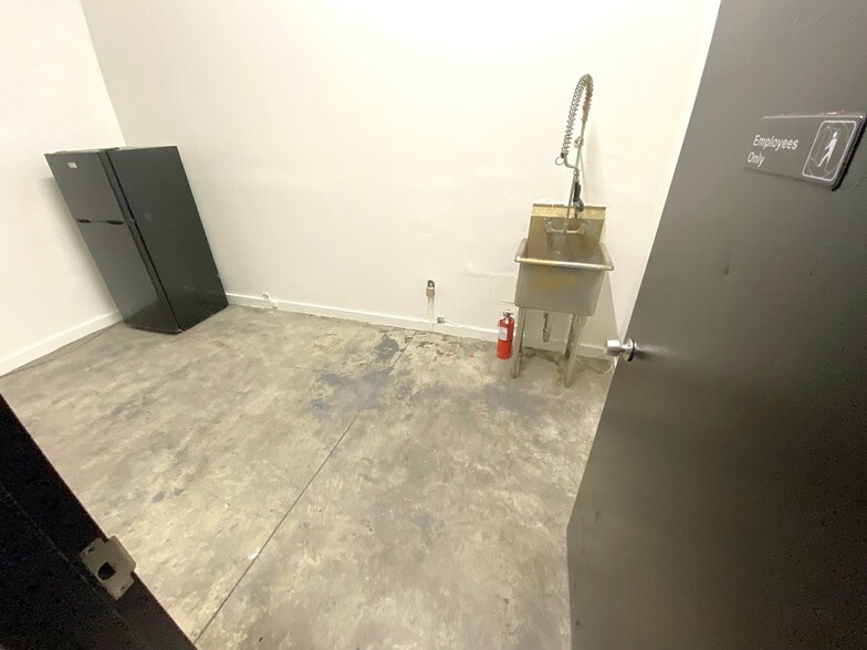 More Photos Of 116-120 E 5th St, Los Angeles Apartments For Lease