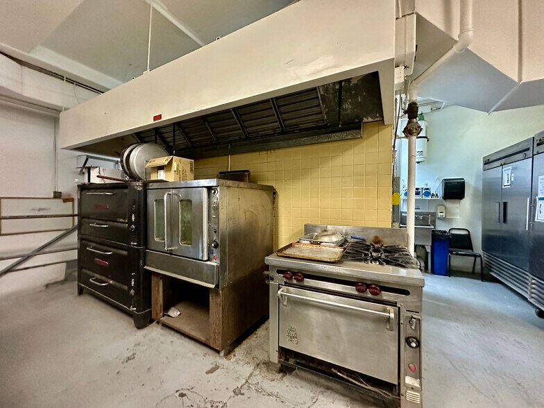 More Photos Of 925 1st Ave, Monte Vista Hotel For Sale