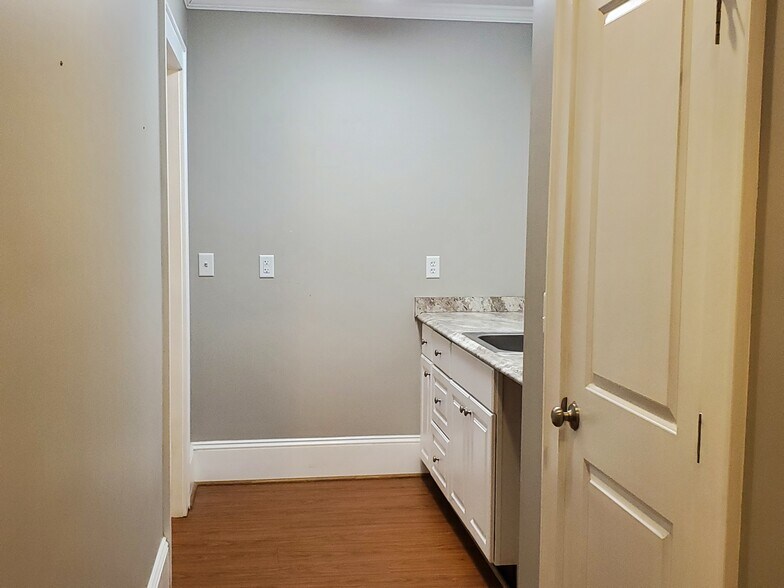 More Photos Of 1602 Grandin Rd SW, Roanoke Medical For Sale