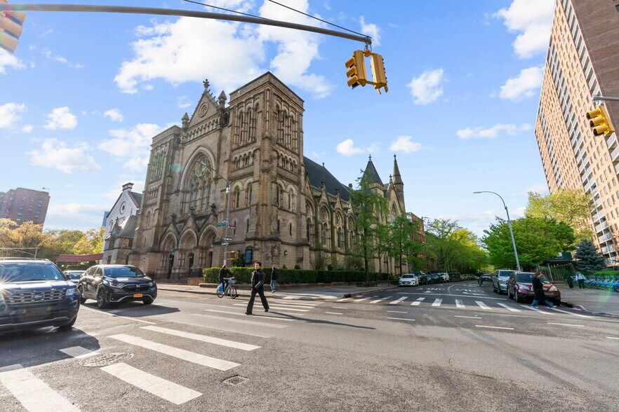 More Photos Of 30 Saint James Pl, Brooklyn Apartments For Lease
