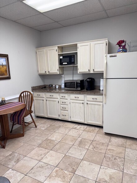 More Photos Of 1433 Emerywood Dr, Charlotte Office For Lease