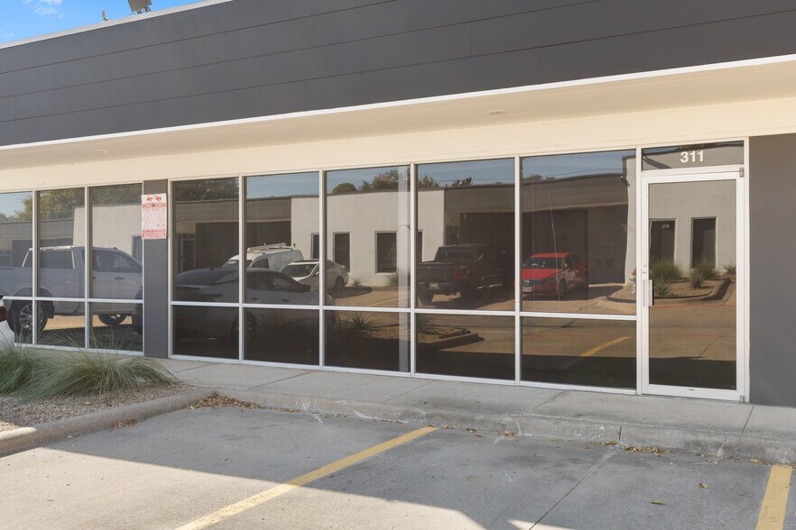 More Photos Of 15330 Lyndon B Johnson Fwy, Mesquite Unknown For Lease