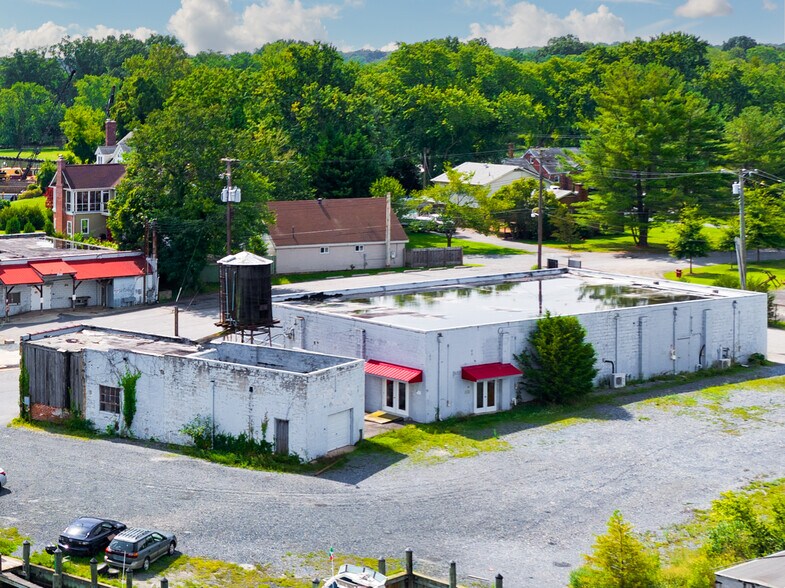 More Photos Of 4701 Woodfield Rd, Galesville Warehouse For Sale