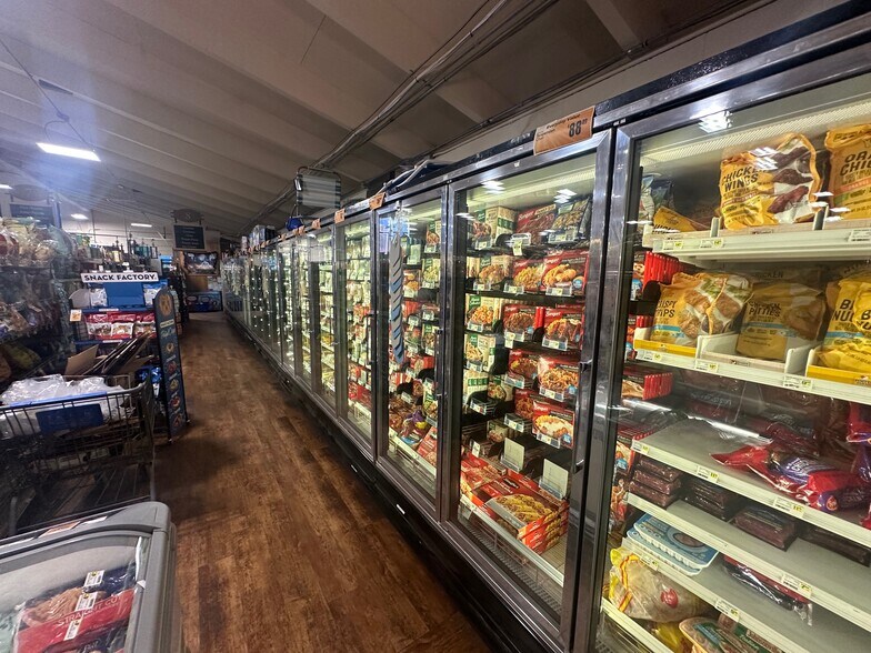 More Photos Of 143 Davis Rd, Happy Camp Storefront For Sale