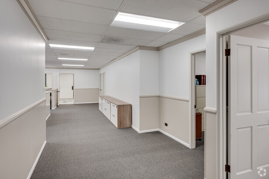 More Photos Of 17671 Irvine Blvd, Tustin Unknown For Lease