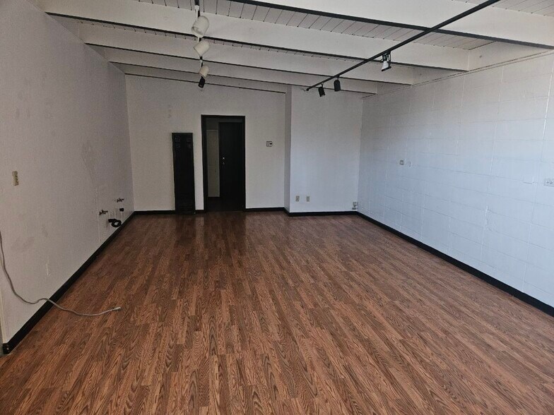 Primary Photo Of 849 Gravenstein Ave, Sebastopol General Retail For Lease