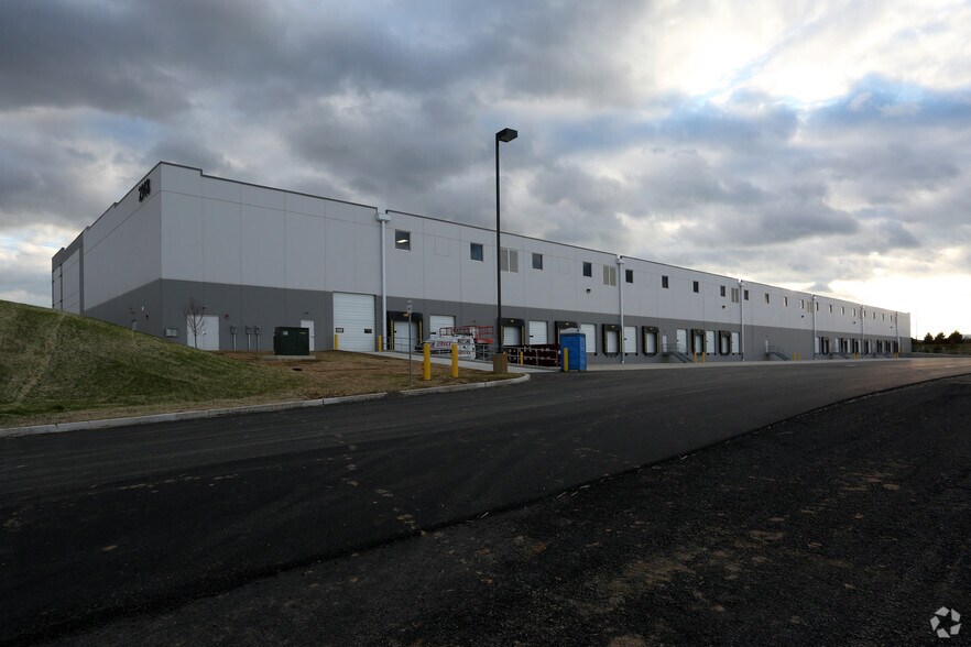 More Photos Of 2918 Schoeneck Rd, Macungie Warehouse For Lease