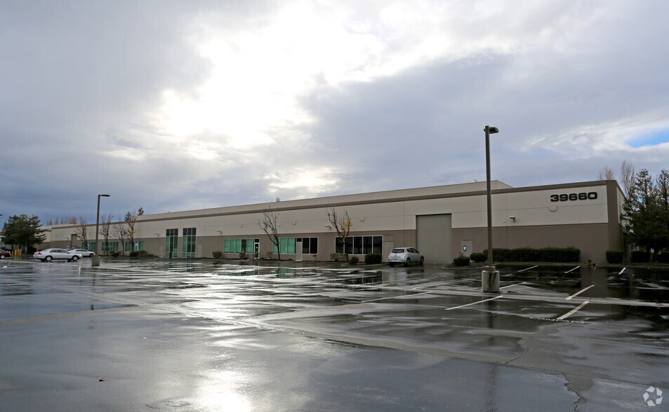 More Photos Of 39660-39684 Eureka Dr, Newark Light Manufacturing For Lease