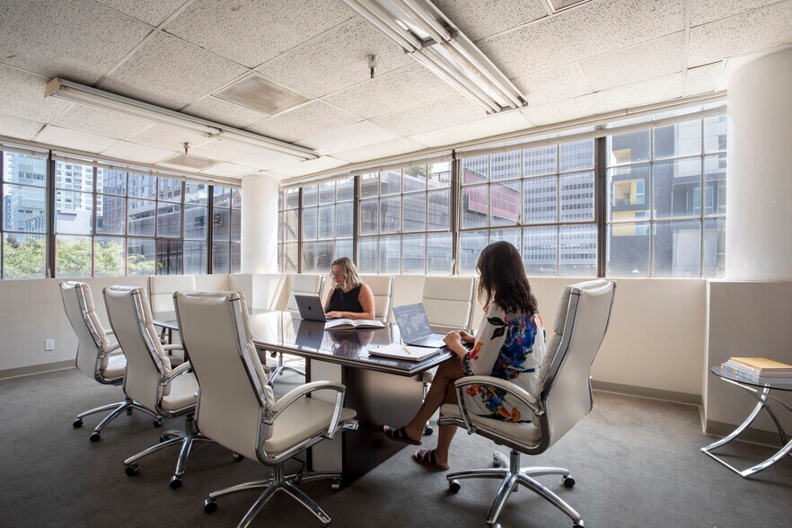 More Photos Of 1201 S Grand Ave, Los Angeles Warehouse For Lease