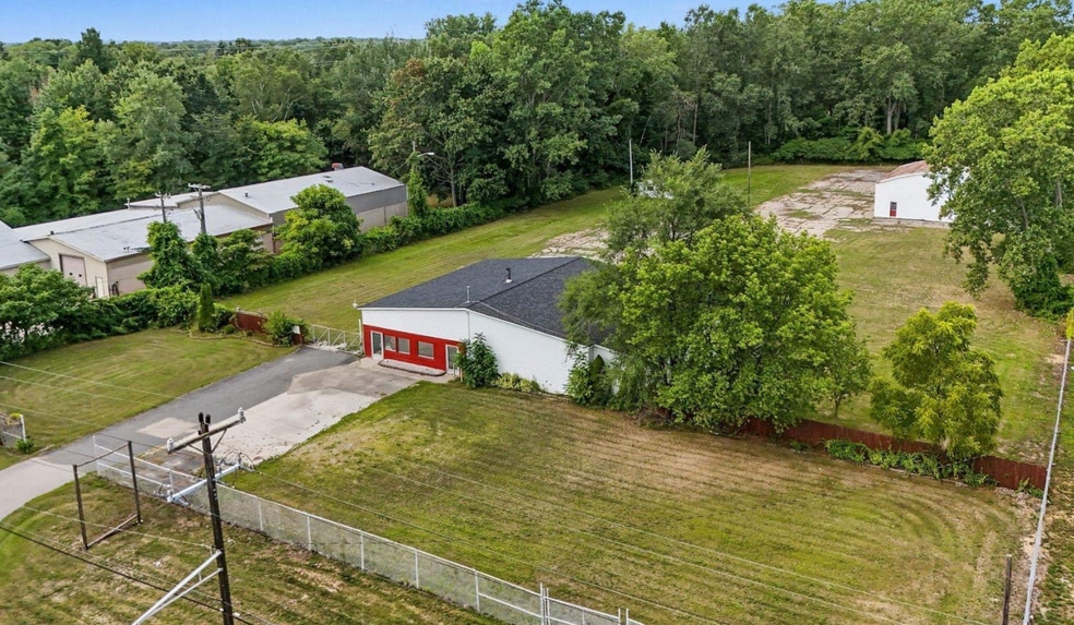 More Photos Of 3905 32nd St, Port Huron Showroom For Sale