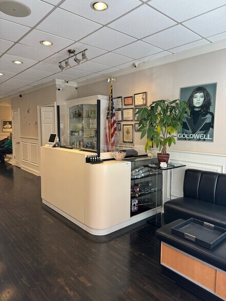 More Photos Of 123 Wolfs Ln, Pelham General Retail For Sale