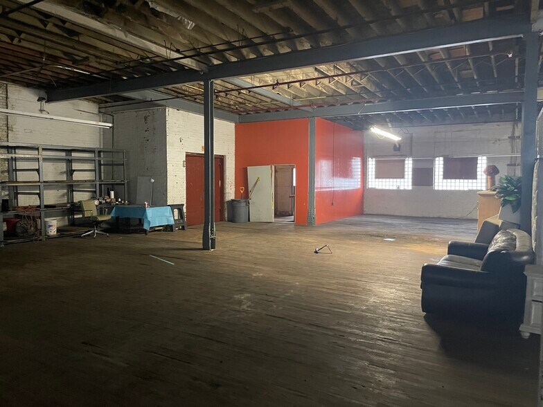 More Photos Of 1900 Lowe St, Pittsburgh Warehouse For Lease