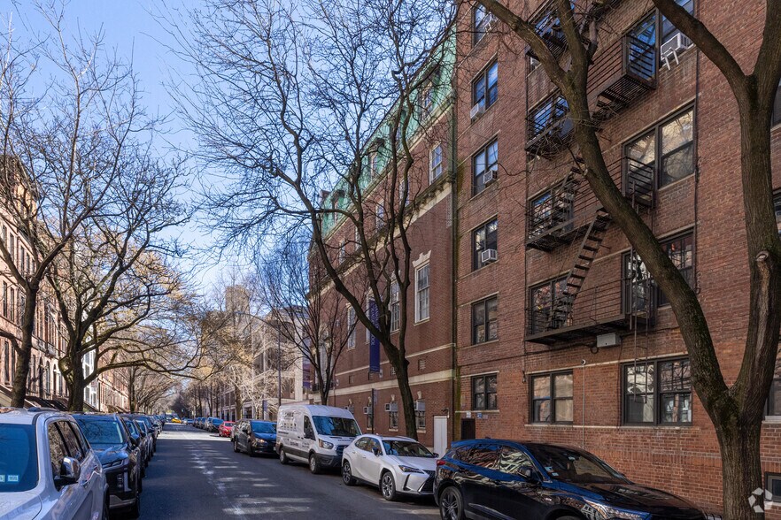 More Photos Of 150 W 85th St, New York Schools For Sale