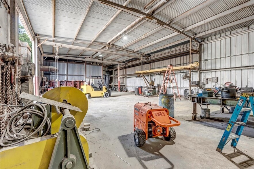 More Photos Of 417 Chastain Blvd W, Glencoe Warehouse For Sale