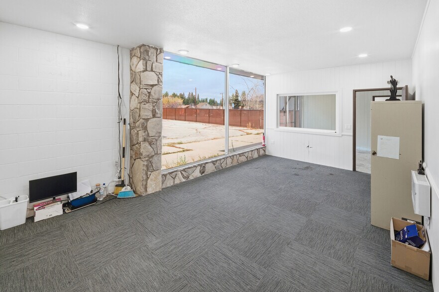 More Photos Of 735 Stocker Rd, Big Bear Lake Storefront Retail Office For Sale