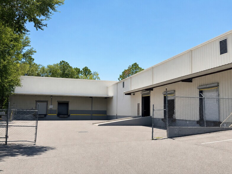 More Photos Of 7076 Davis Creek Rd, Jacksonville Warehouse For Lease