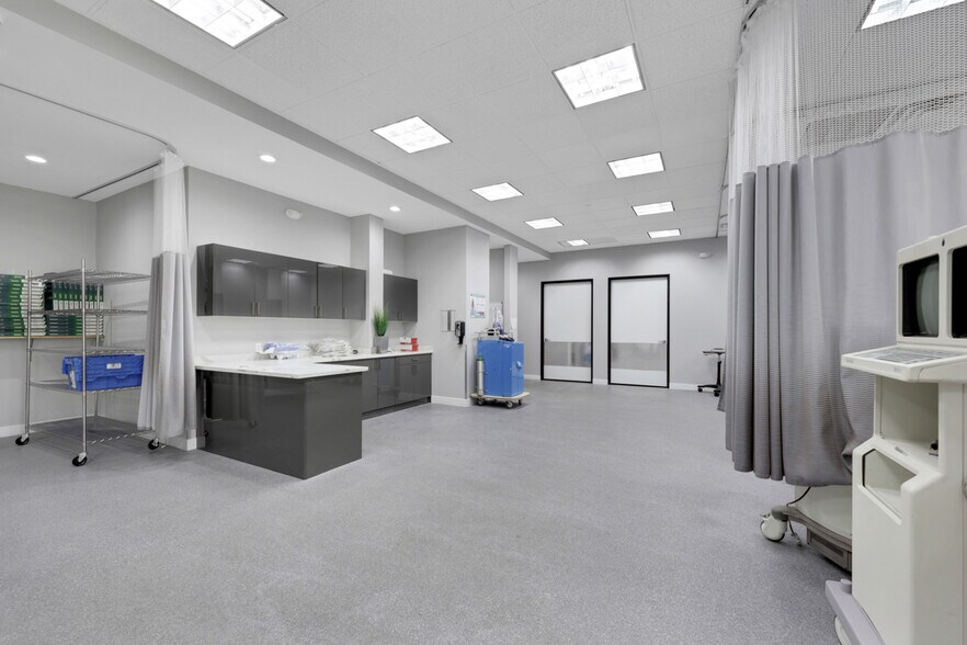 More Photos Of 375 N Stephanie St, Henderson Medical For Sale