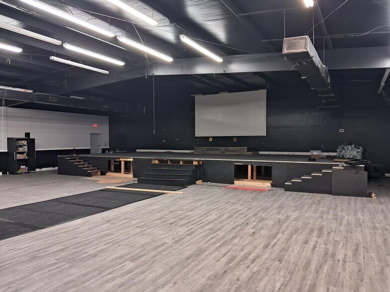 More Photos Of 1038 Aeronautical Dr, Kissimmee General Retail For Lease