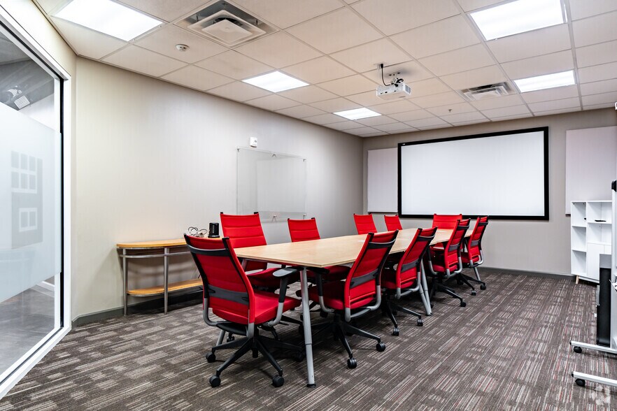 More Photos Of 1680 Fruitville Rd, Sarasota Office For Lease