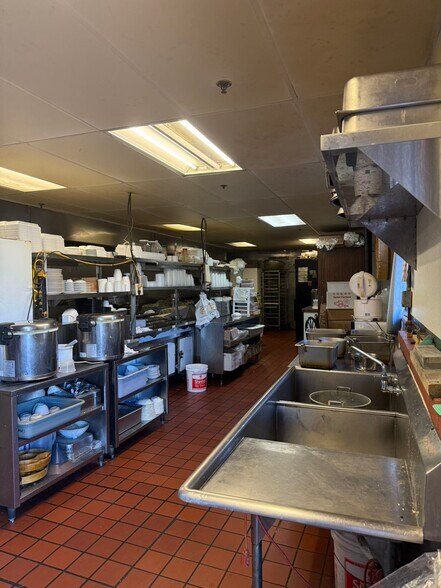 More Photos Of 103 W Court House Sq, Cumming General Retail For Sale