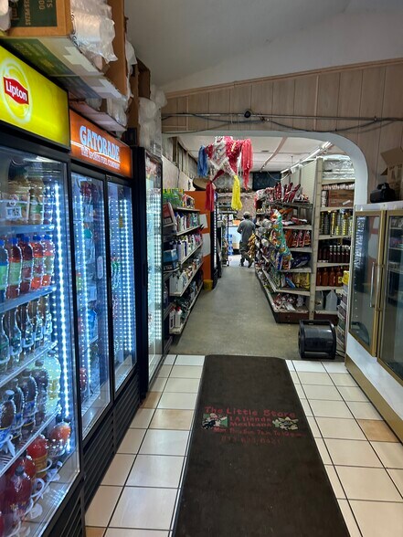 More Photos Of 18130 S US Highway 301, Wimauma Storefront For Sale