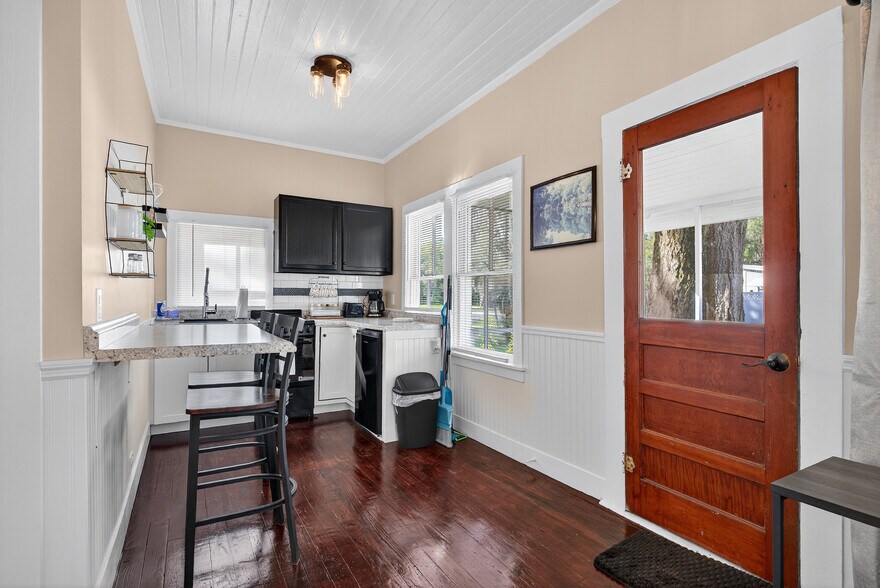 More Photos Of 765 3rd Ave, Welaka Restaurant For Sale