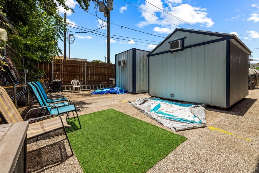 More Photos Of 902 51st St, Galveston Light Manufacturing For Sale