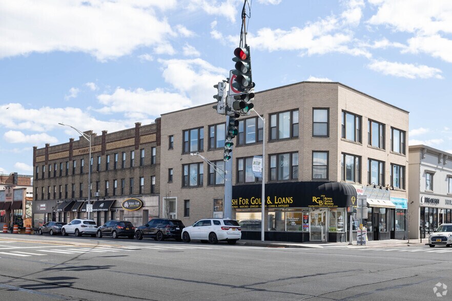 Primary Photo Of 200-212 Sunrise Hwy, Rockville Centre Apartments For Sale