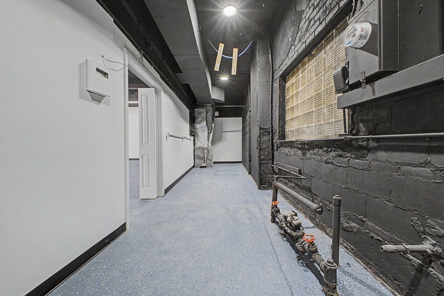 More Photos Of 14222 Fort St, Southgate General Retail For Lease