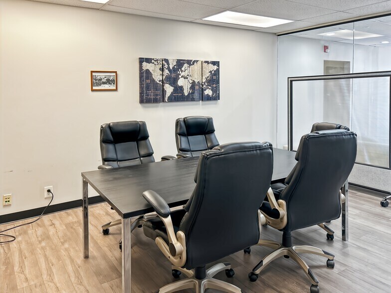 More Photos Of 2709-2715 Pontiac Lake Rd, Waterford Coworking Space