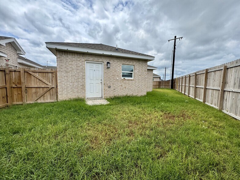 More Photos Of 5600 Sandpiper ave, McAllen Apartments For Sale