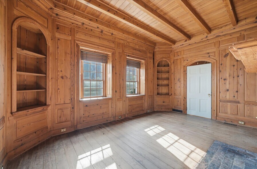 More Photos Of 217 W Boscawen St, Winchester Restaurant For Sale